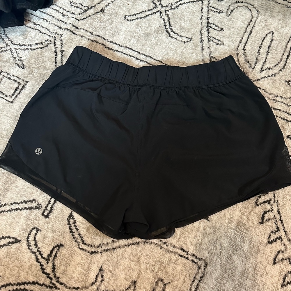Lululemon black reversible women’s shorts